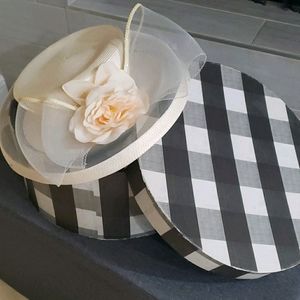 Vintage cream color hat with box